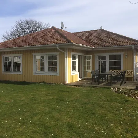 - Direkt Am Wasser * Polchow (Vorpommern-Rugen)