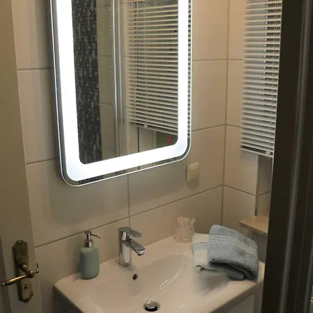 - Direkt Am Wasser *