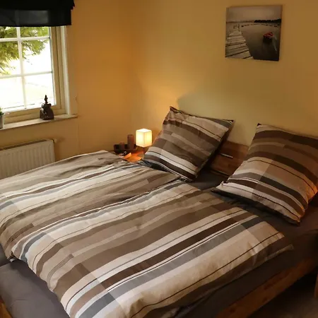 - Direkt Am Wasser * Polchow (Vorpommern-Rugen)