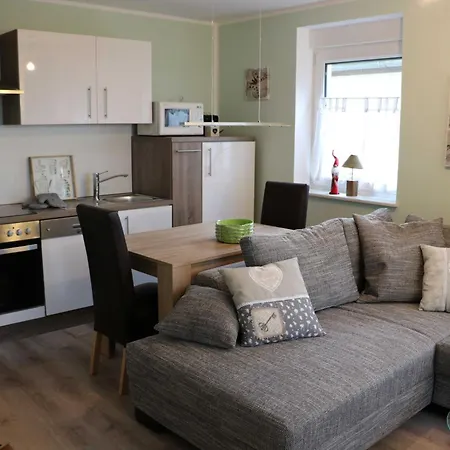 - Direkt Am Wasser Polchow (Vorpommern-Rugen)